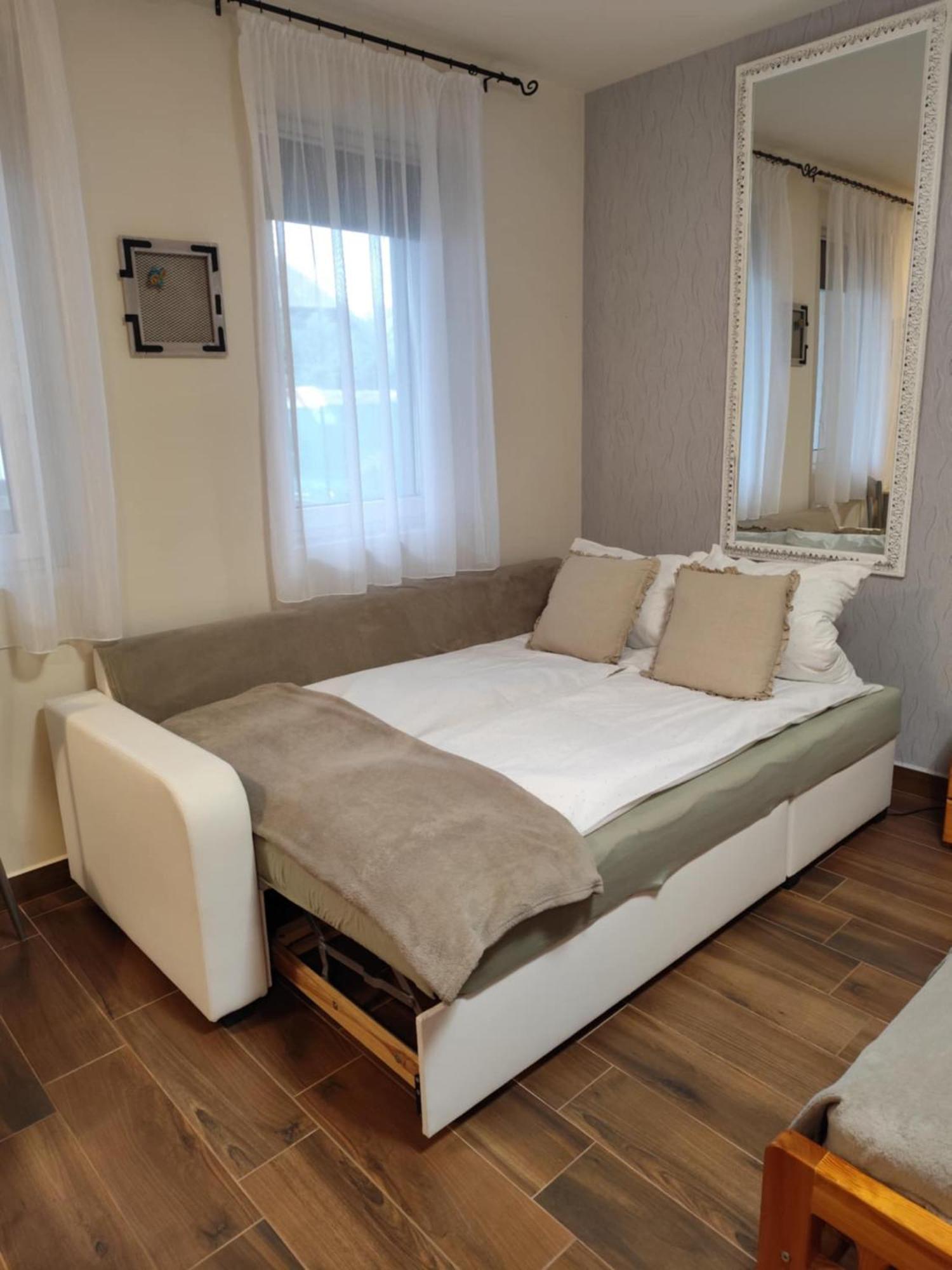 Bee You Apartman Hajdúszoboszló Екстериор снимка